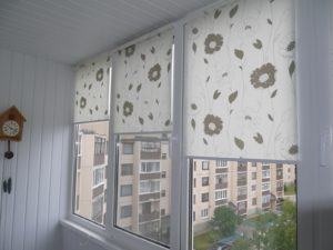 Установка рулонных штор на пластиковые окна в Архангельске